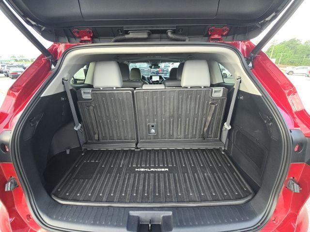 2023 Red Toyota Highlander