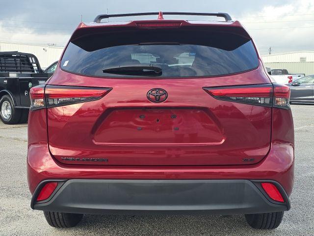 2023 Red Toyota Highlander