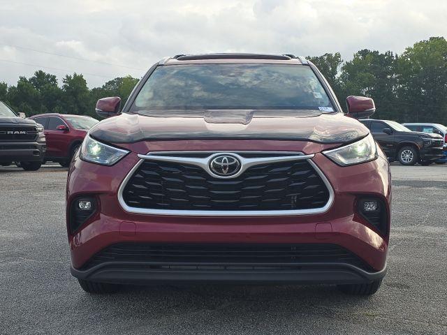 2023 Red Toyota Highlander