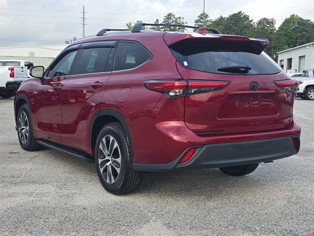 2023 Red Toyota Highlander