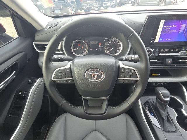 2023 Red Toyota Highlander
