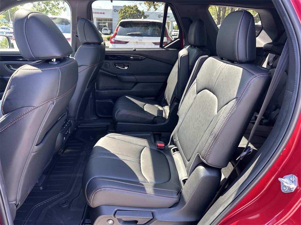 new 2025 Honda Pilot car, priced at $51,305