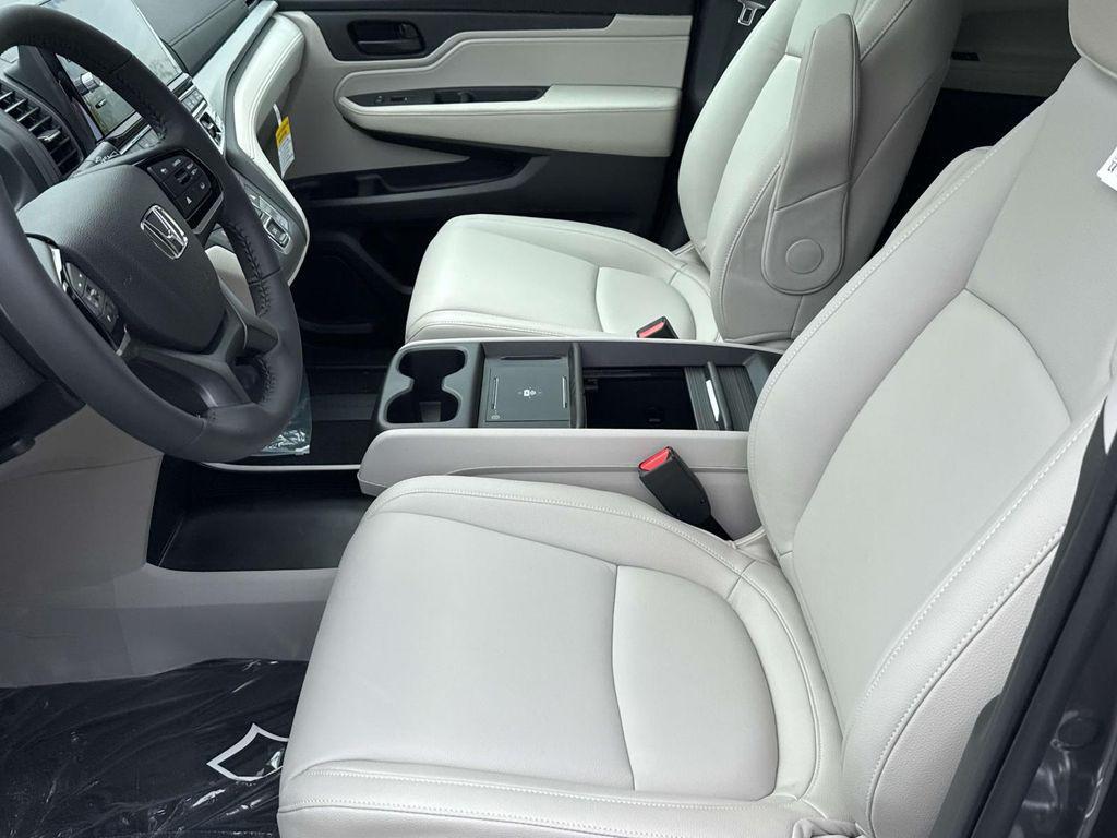 new 2026 Honda Odyssey car, priced at $44,290