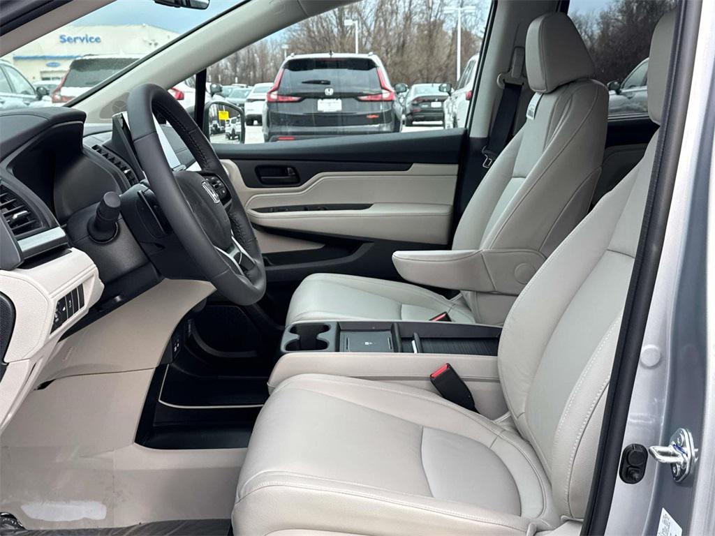 new 2026 Honda Odyssey car, priced at $44,290