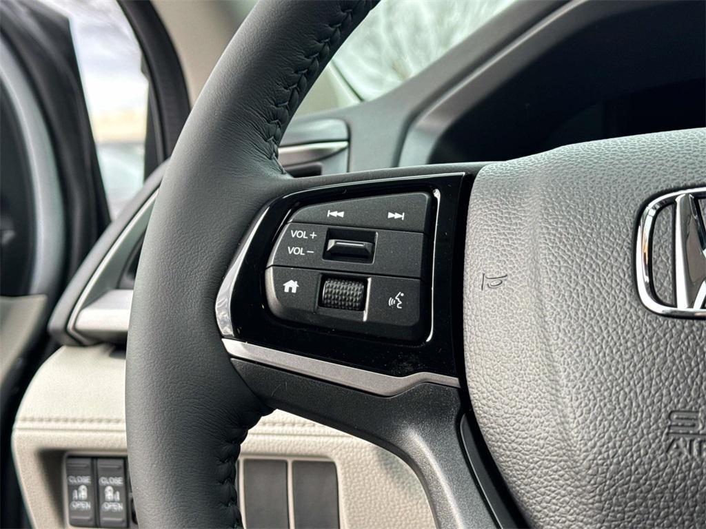 new 2026 Honda Odyssey car, priced at $44,290