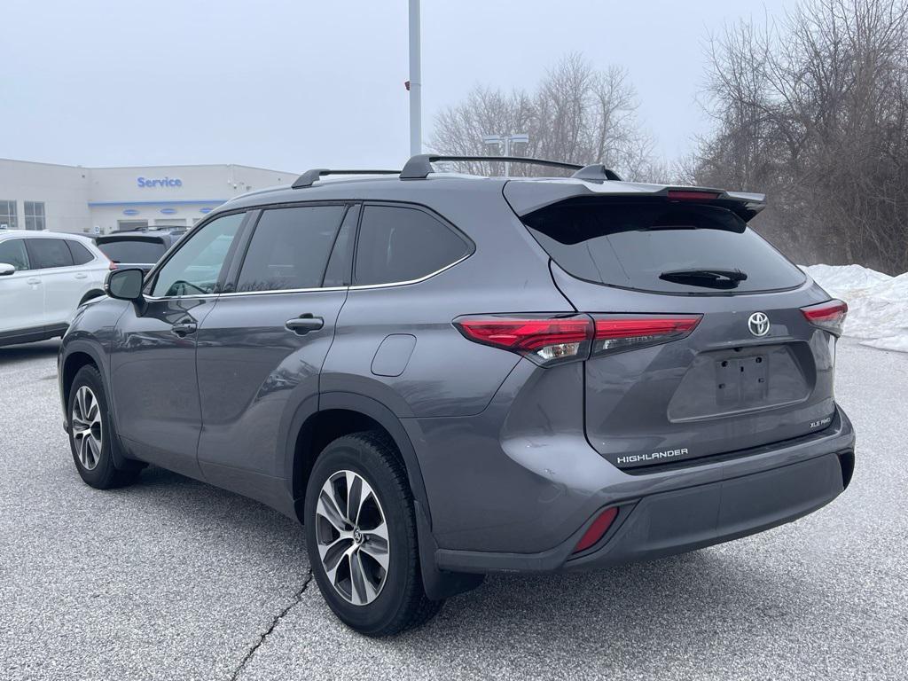 used 2022 Toyota Highlander car, priced at $28,990