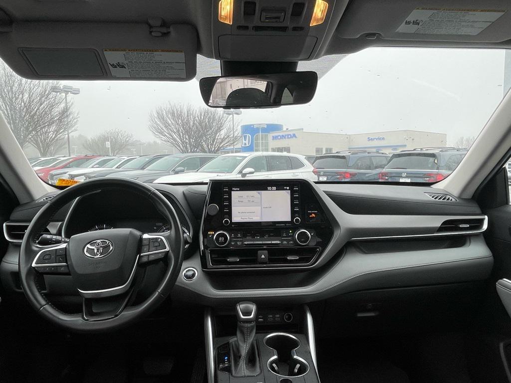used 2022 Toyota Highlander car, priced at $28,990