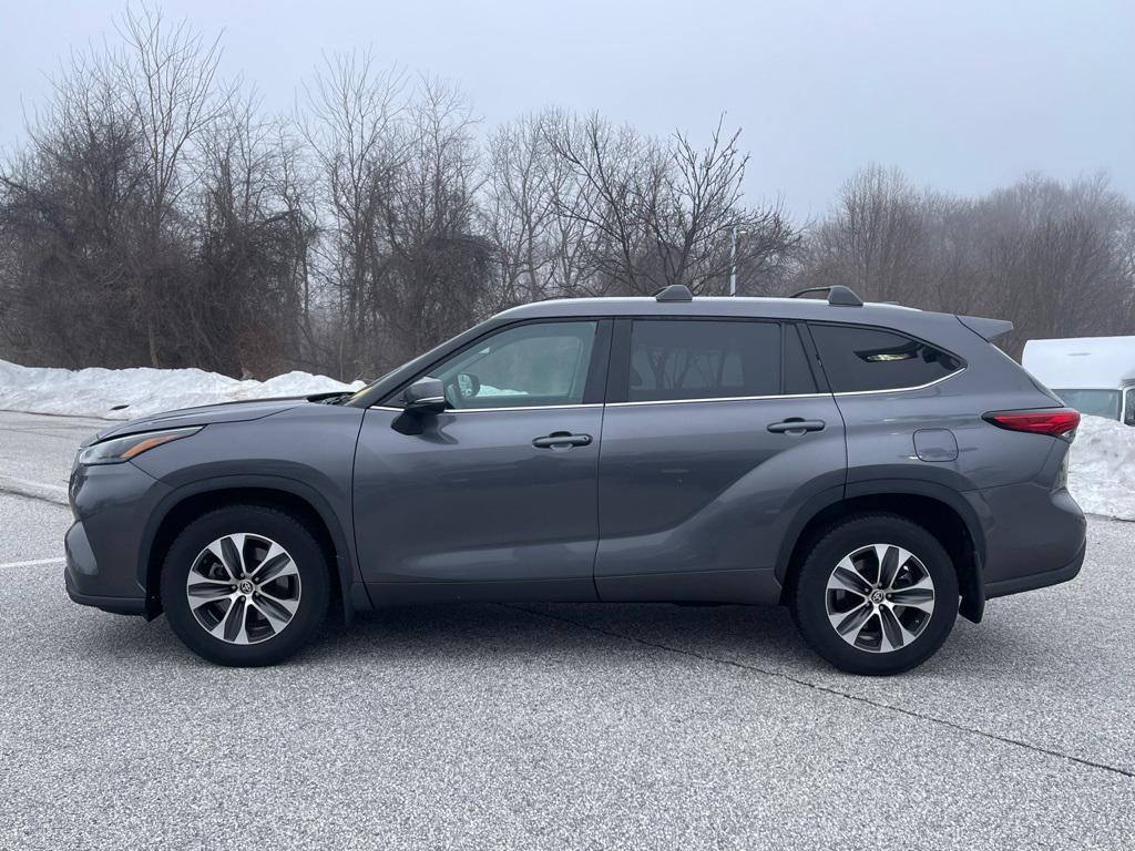 used 2022 Toyota Highlander car, priced at $28,990
