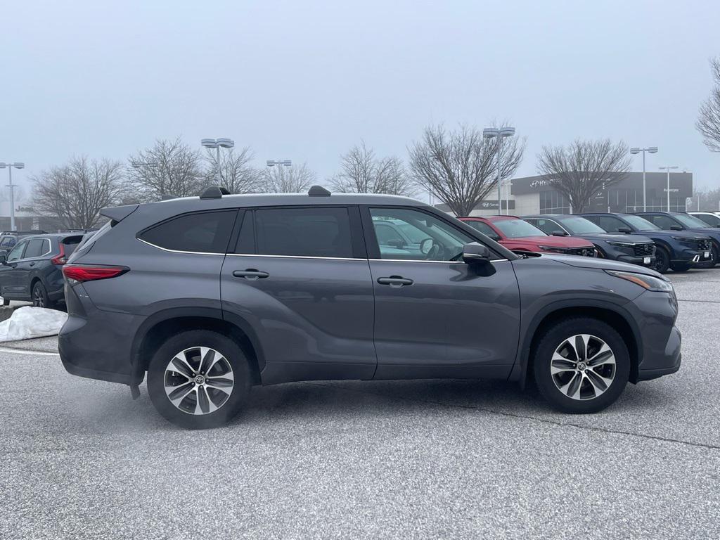 used 2022 Toyota Highlander car, priced at $28,990