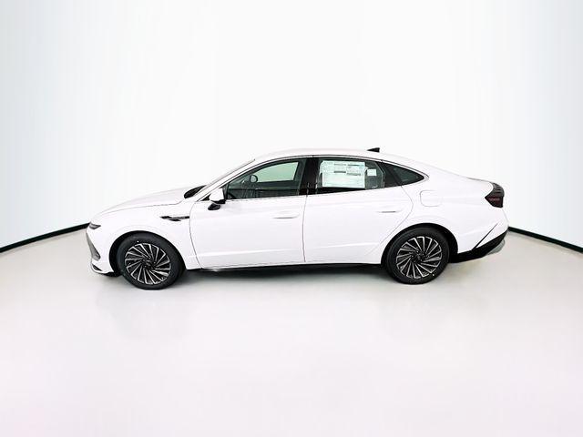 new 2025 Hyundai Sonata Hybrid car, priced at $30,000
