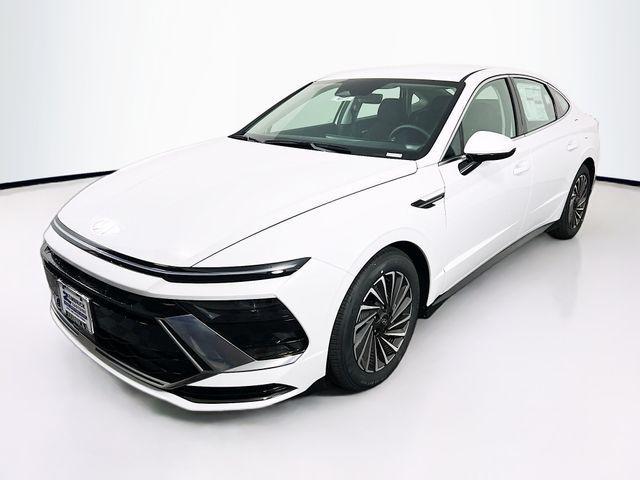 new 2025 Hyundai Sonata Hybrid car, priced at $30,000