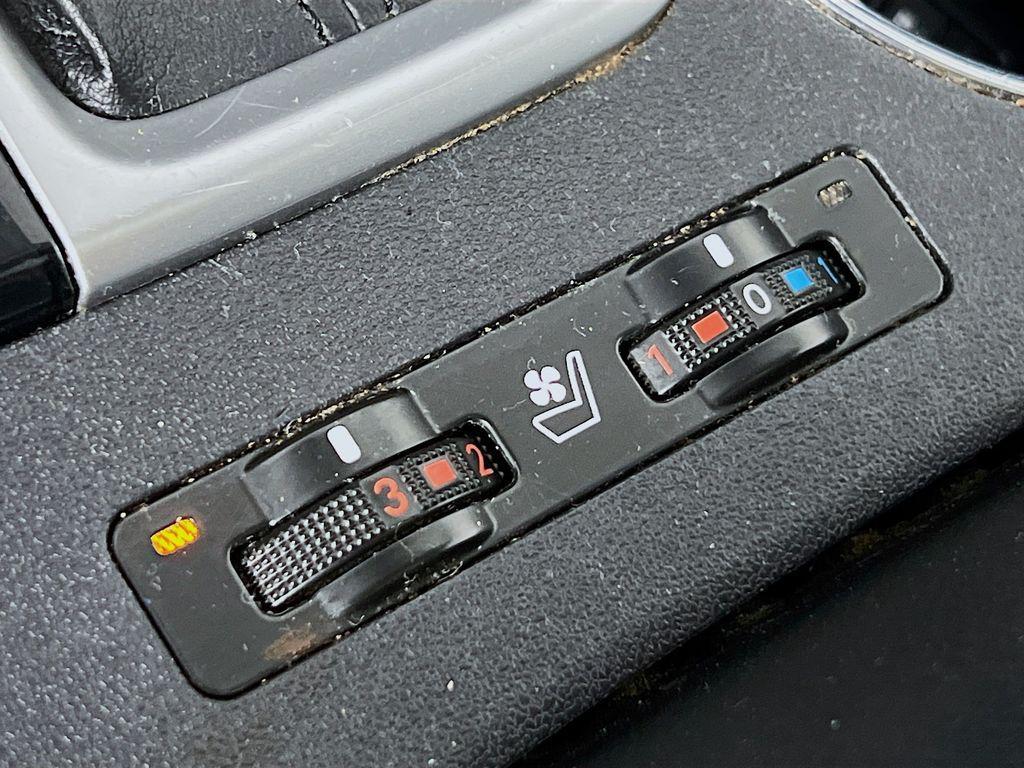 used 2019 Toyota Highlander Hybrid car, priced at $24,900