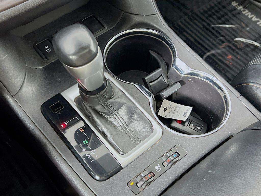 used 2019 Toyota Highlander Hybrid car, priced at $24,900