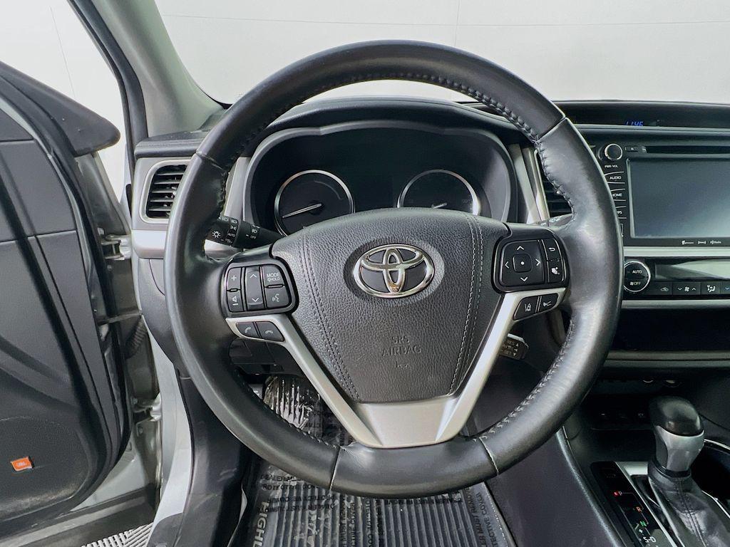used 2019 Toyota Highlander Hybrid car, priced at $24,900
