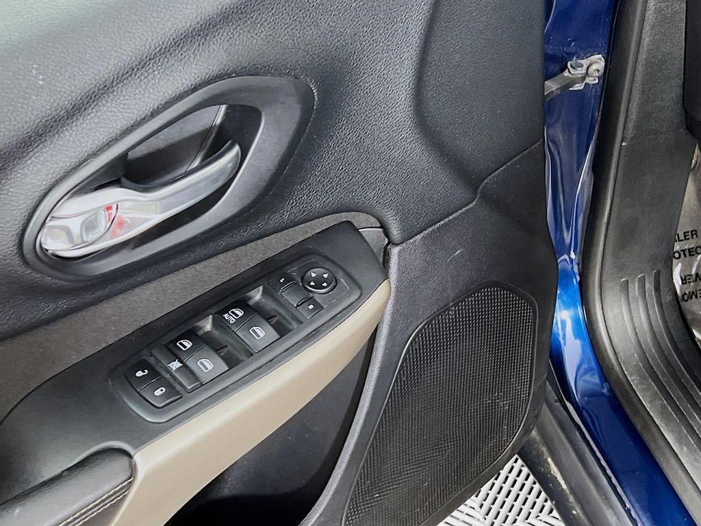 used 2018 Jeep Cherokee car, priced at $13,499