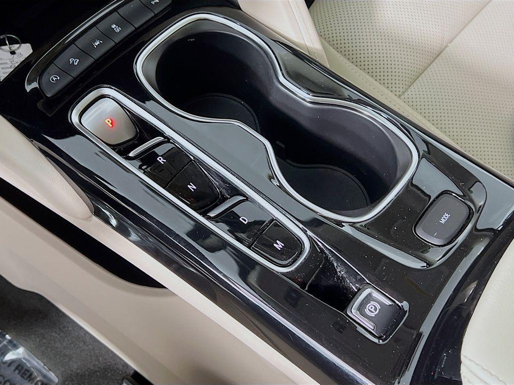 used 2023 Buick Envision car, priced at $32,000