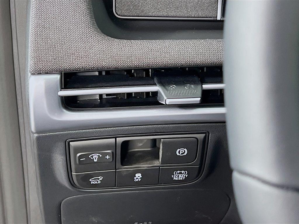 new 2026 Hyundai TUCSON Hybrid car, priced at $39,905