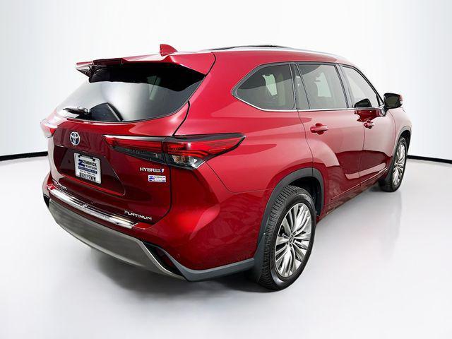 used 2022 Toyota Highlander Hybrid car, priced at $43,990