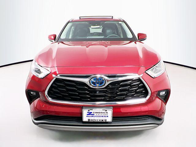 used 2022 Toyota Highlander Hybrid car, priced at $43,990