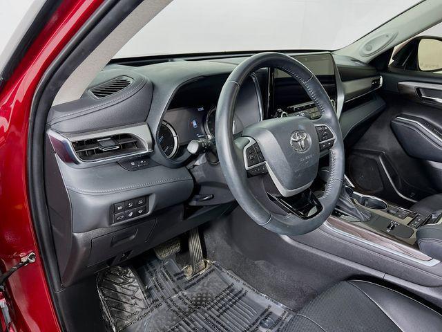 used 2022 Toyota Highlander Hybrid car, priced at $43,990