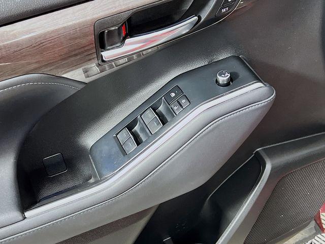 used 2022 Toyota Highlander Hybrid car, priced at $43,990