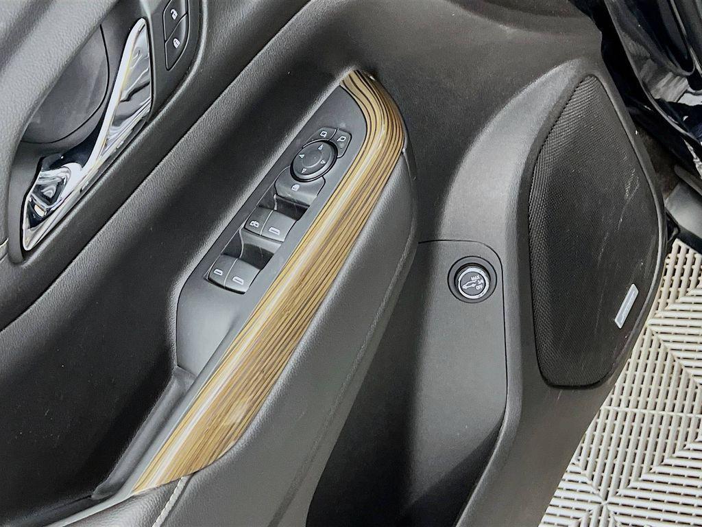 used 2023 GMC Acadia car, priced at $31,000