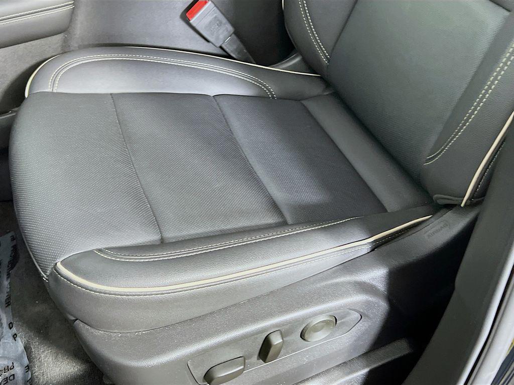 used 2025 GMC Yukon XL car, priced at $71,500