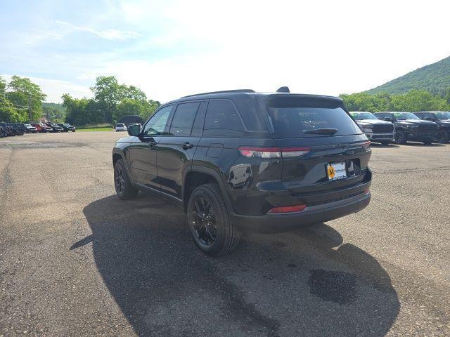new 2026 Jeep Grand Cherokee car, priced at $47,988