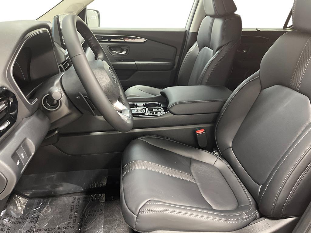 new 2025 Honda Pilot car, priced at $54,300