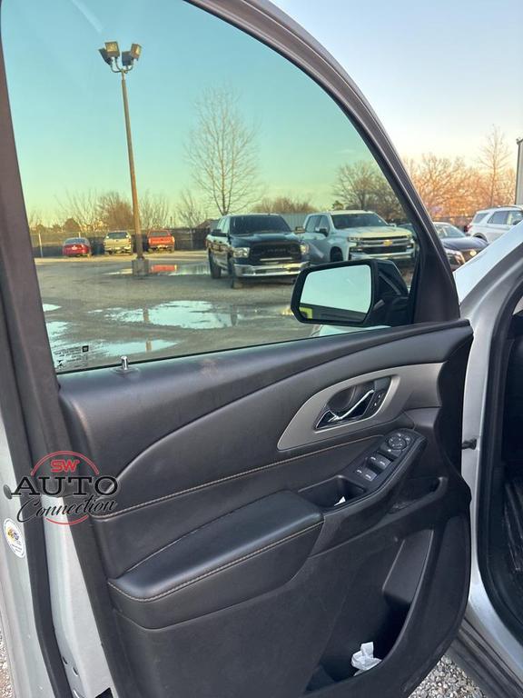 used 2021 Chevrolet Traverse car, priced at $18,500