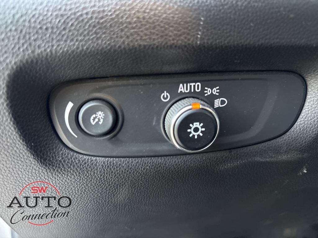 used 2021 Chevrolet Traverse car, priced at $18,500