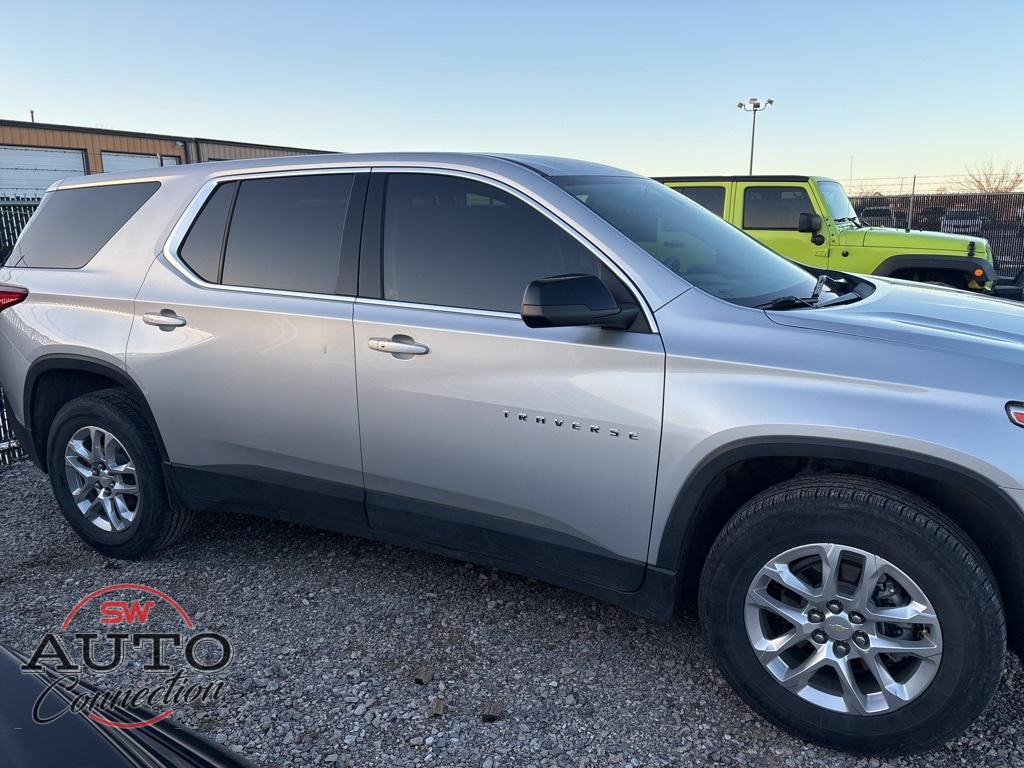 used 2021 Chevrolet Traverse car, priced at $18,500
