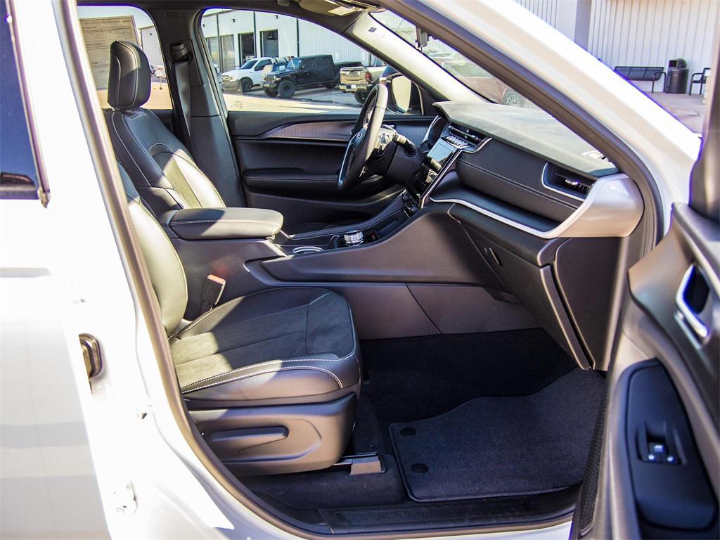 new 2025 Jeep Grand Cherokee car, priced at $33,601