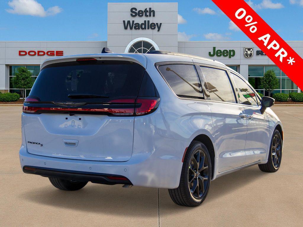 new 2026 Chrysler Pacifica car, priced at $39,824