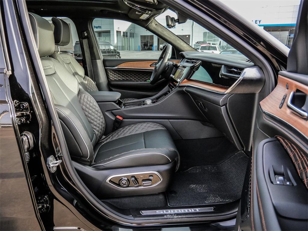 new 2026 Jeep Grand Cherokee car, priced at $61,588