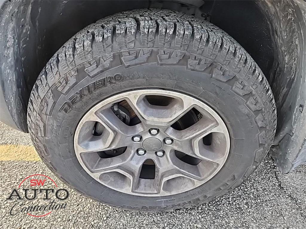 used 2020 Jeep Cherokee car, priced at $16,990