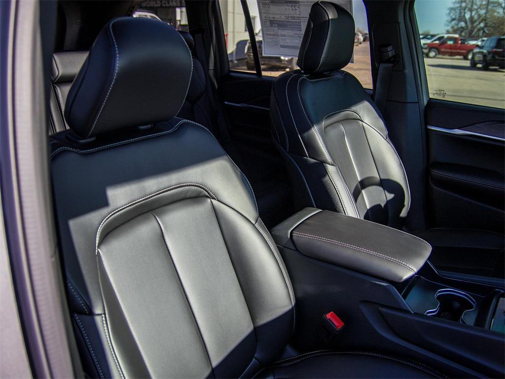 new 2025 Jeep Grand Cherokee car, priced at $46,728