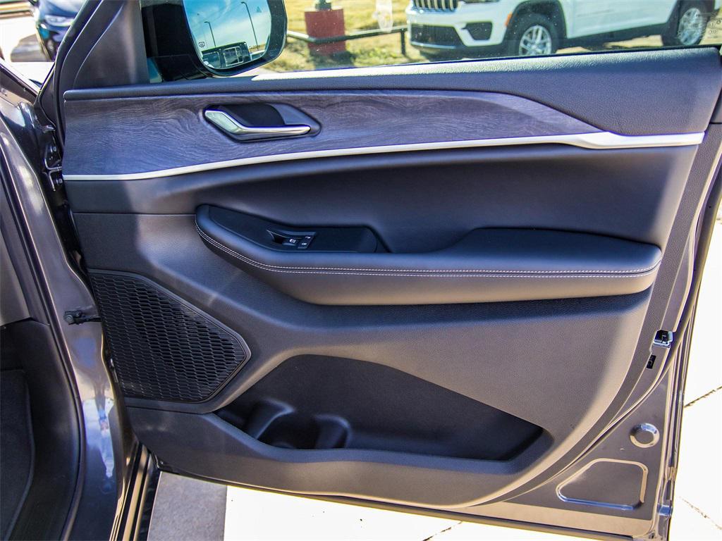 new 2025 Jeep Grand Cherokee car, priced at $46,728