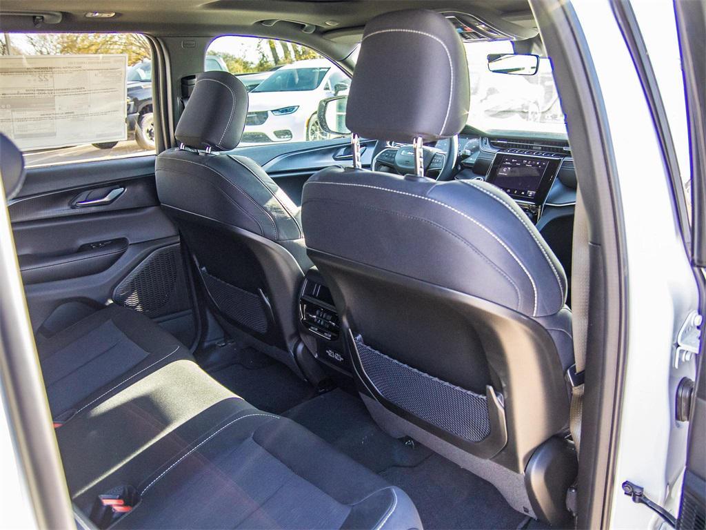 new 2025 Jeep Grand Cherokee car, priced at $37,404