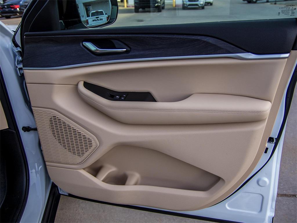 new 2025 Jeep Grand Cherokee L car, priced at $46,935