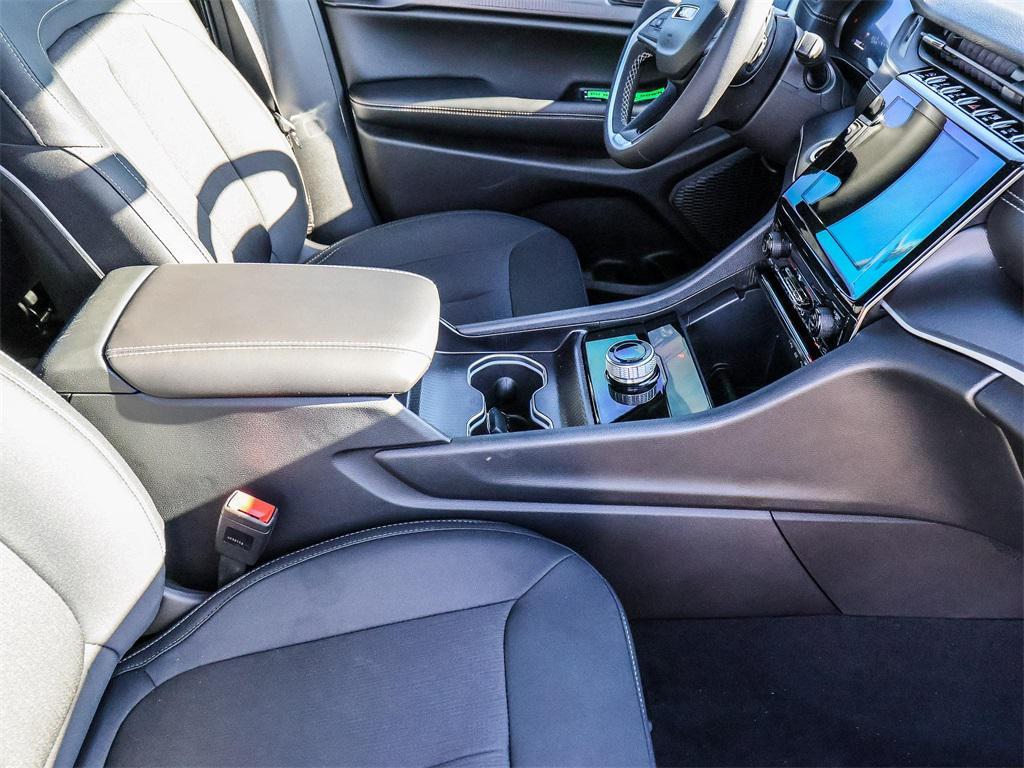 new 2025 Jeep Grand Cherokee L car, priced at $40,325