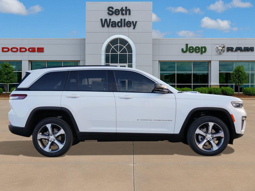 new 2026 Jeep Grand Cherokee car, priced at $44,749