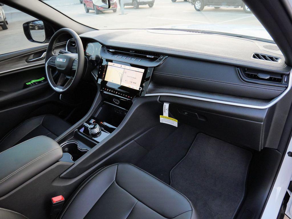 new 2026 Jeep Grand Cherokee car, priced at $44,749