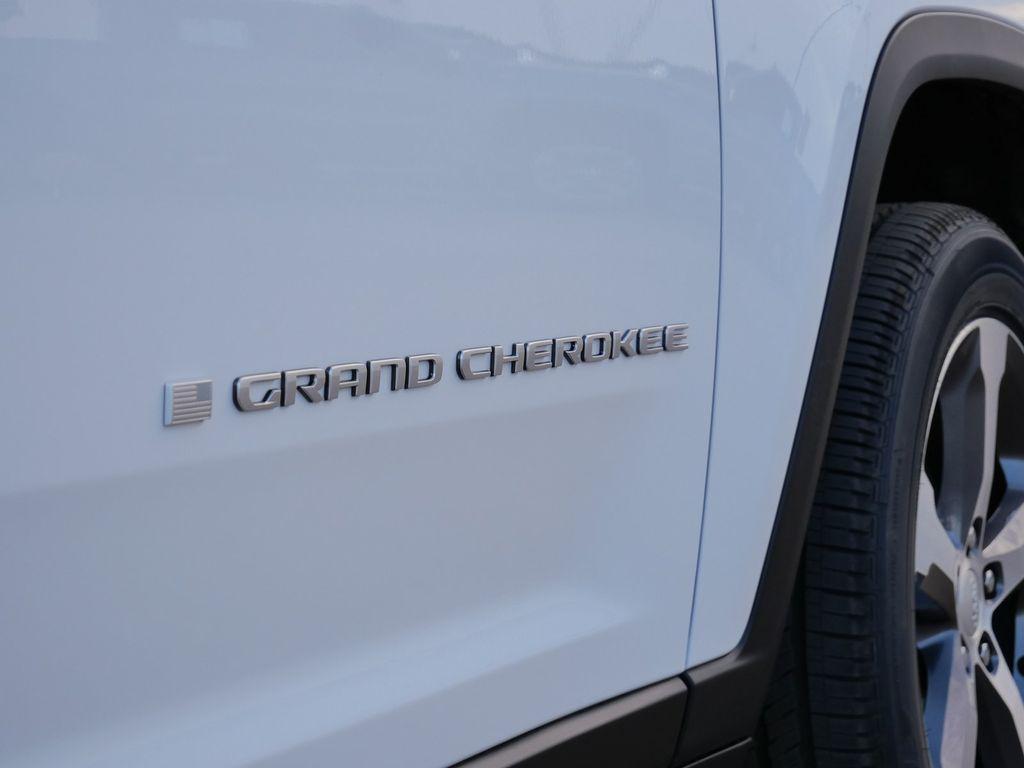 new 2026 Jeep Grand Cherokee car, priced at $44,749