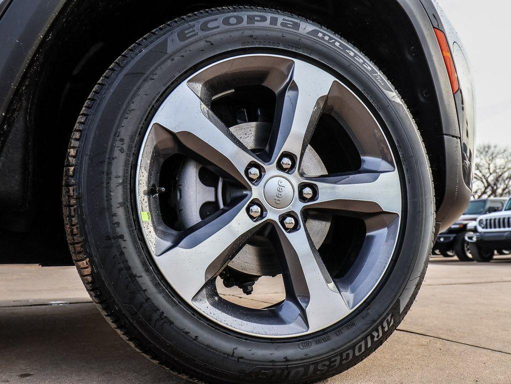 new 2026 Jeep Grand Cherokee car, priced at $44,155