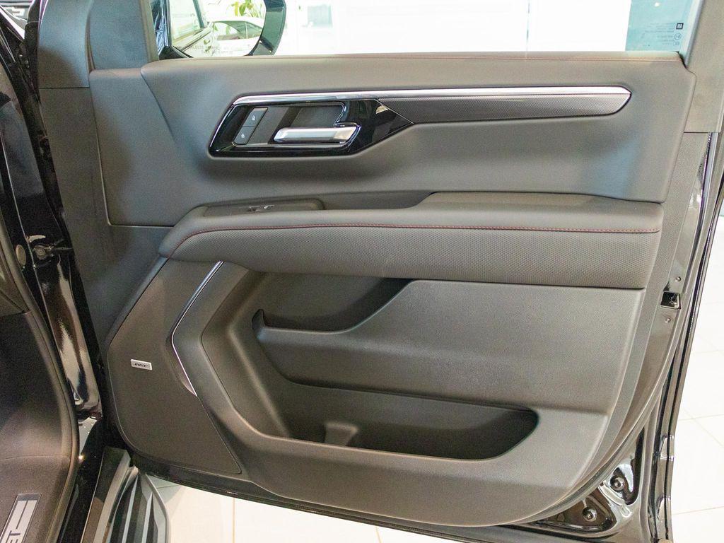 new 2025 Chevrolet Suburban car, priced at $121,999