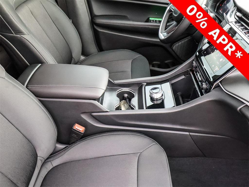 new 2025 Jeep Grand Cherokee car, priced at $31,838