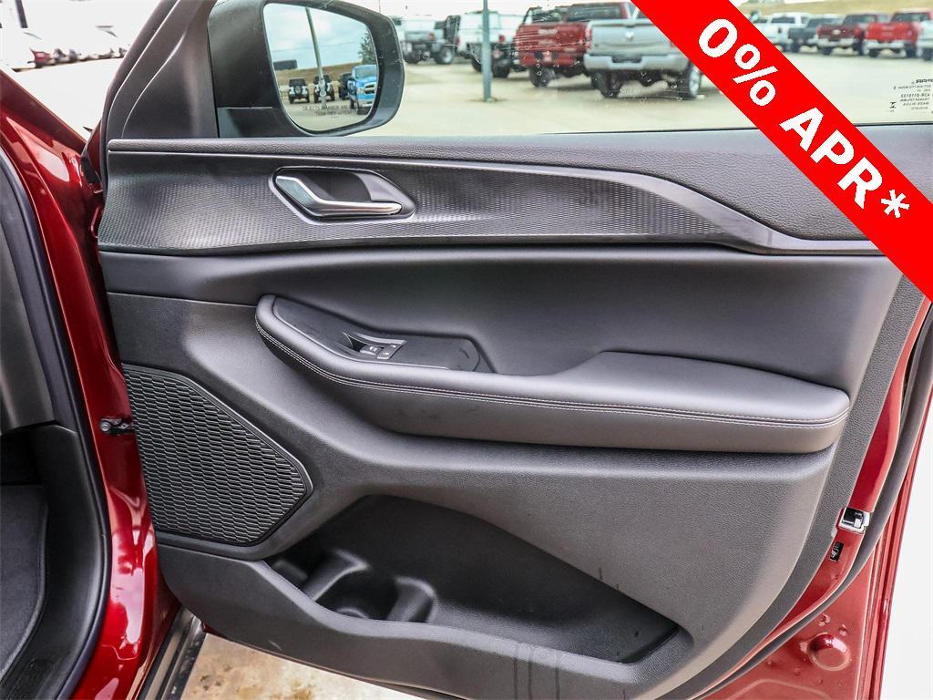 new 2025 Jeep Grand Cherokee car, priced at $31,838