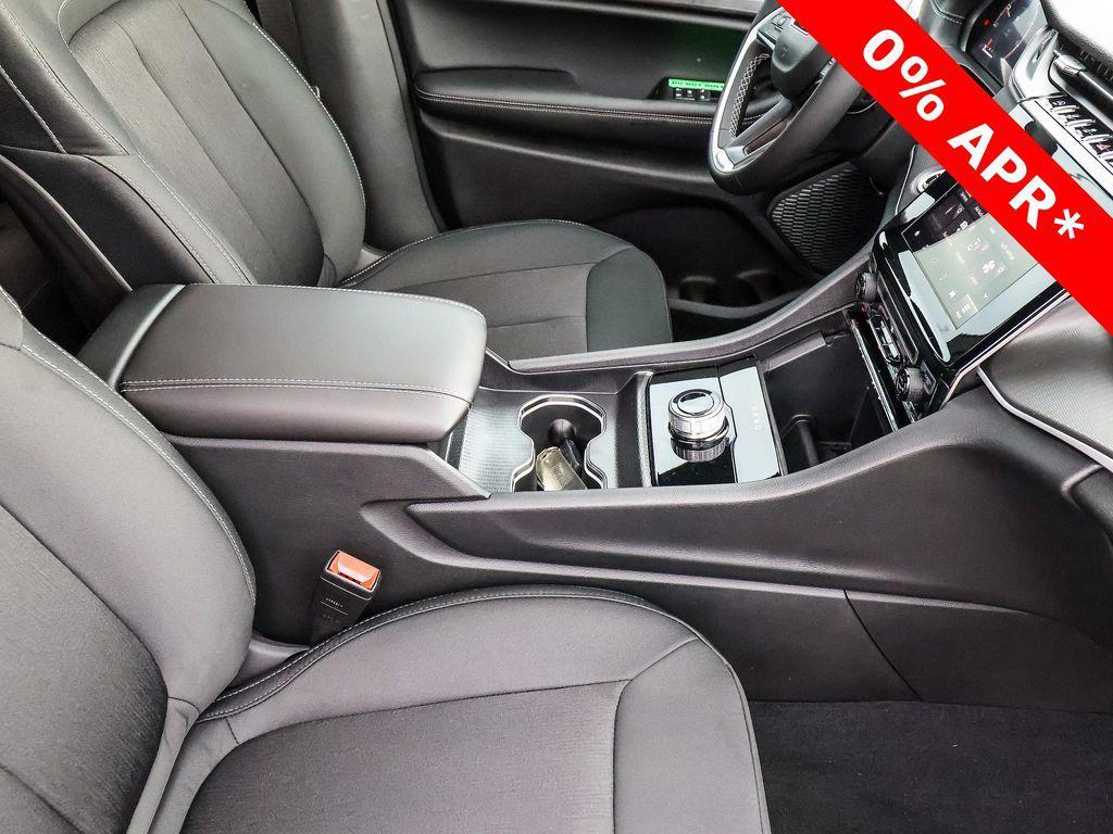 new 2025 Jeep Grand Cherokee car, priced at $34,882