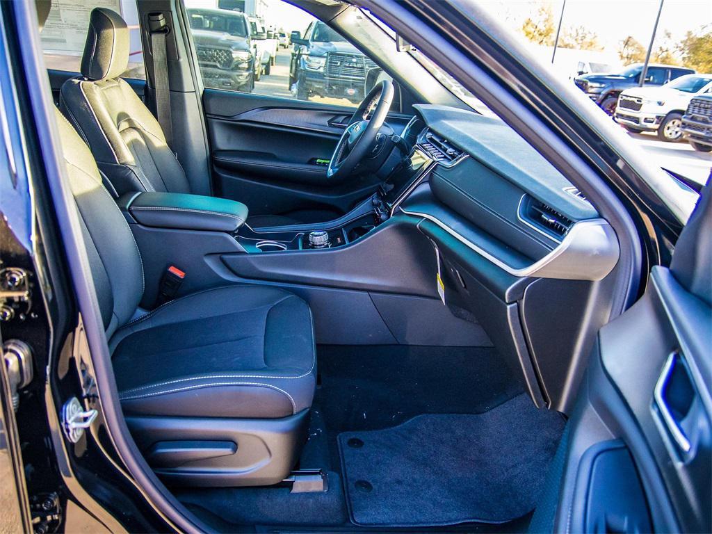 new 2025 Jeep Grand Cherokee car, priced at $37,338